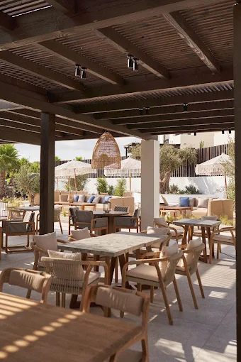 Terras en lounge bij het resort